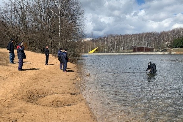 Водолазы обследовали водоёмы московских зон отдыха
