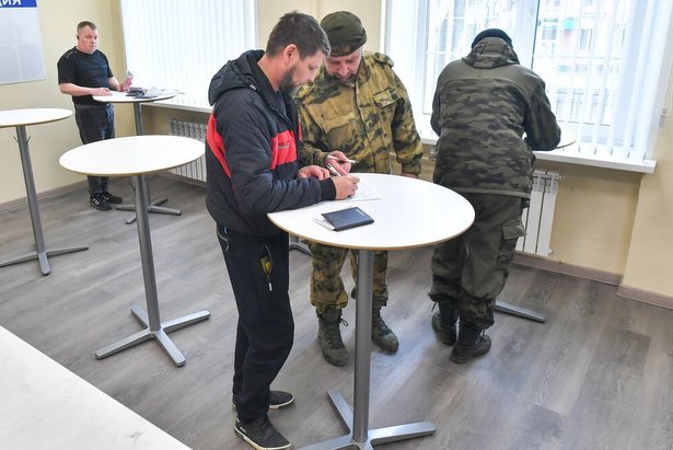 Анна Михайловская выразила восхищение людьми пришедшими на пункт отбора контрактников
