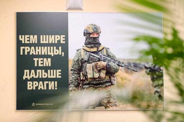 Певица Лада Дэнс встретилась с контрактниками в Едином пункте отбора на военную службу в Москве