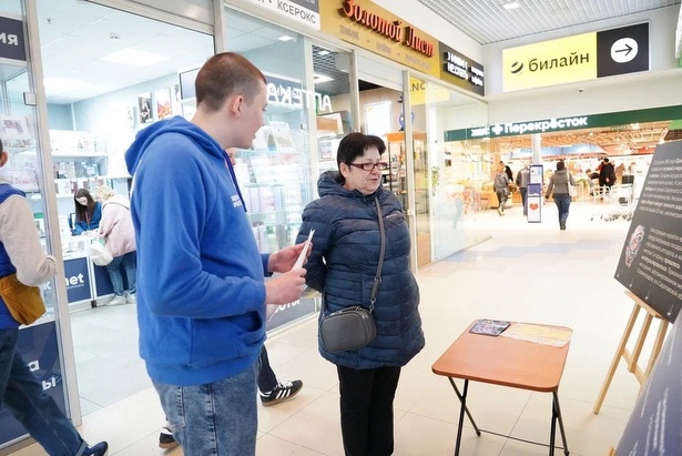 Зеленоградские молодогвардейцы провели блиц- опрос жителей на «космическую» тему