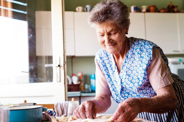 Собянин: Для москвичей 65+ на домашнем режиме вновь работает колл-центр