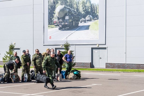 Очередная группа отправилась для прохождения военной службы из пункта отбора контрактников