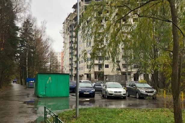 В девятом микрорайоне началось благоустройство территории дома для обманутых дольщиков