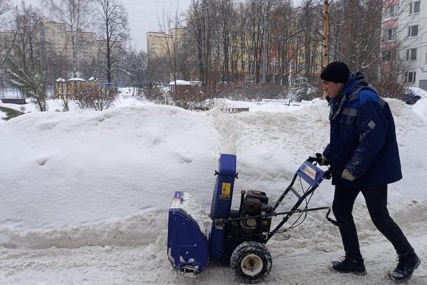 В ГБУ «Жилищник ЗелАО» трудятся более 400 дворников-мигрантов