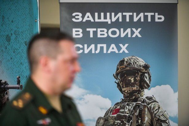 Музыканты группы «Сурганова и оркестр» посетили столичный пункт отбора на военную службу по контракту