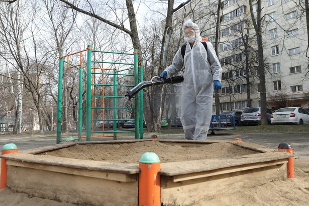 Собянин временно ограничил работу большинства предприятий и организаций