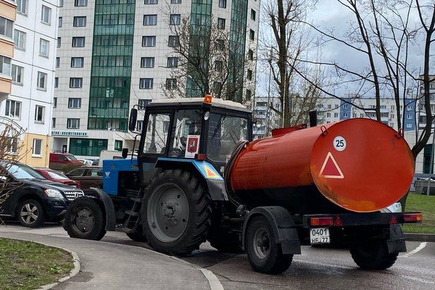 В минувшие выходные сотрудники инженерной службы района Старое Крюково выполнили большой объём уборочных работ
