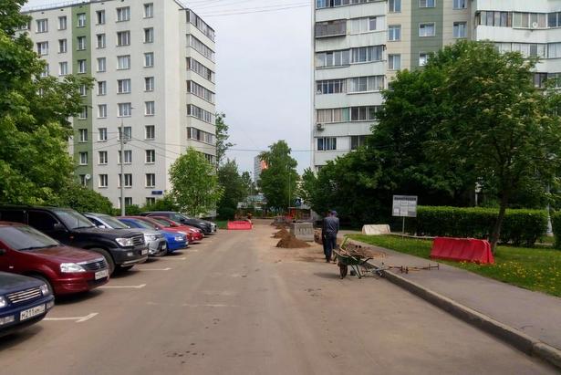 В Старом Крюково работы по благоустройству района проходят семь дней в неделю