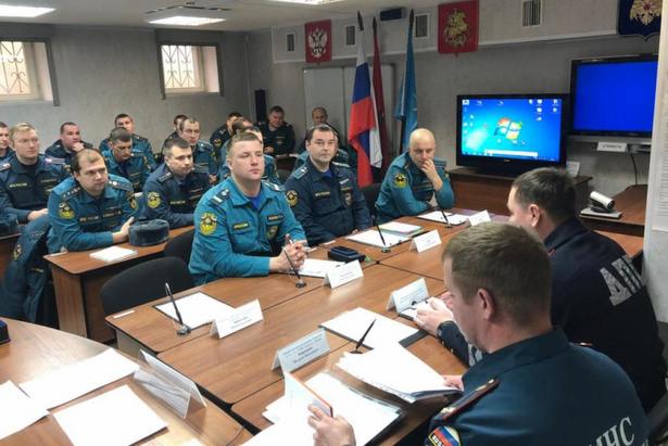 Инспекторы ГИБДД провели занятие с личным и руководящим составом МЧС