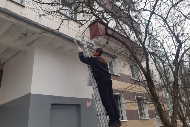 Покрасочные работы в подъездах домов будут проводиться с обязательным проветриванием