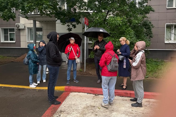 Во дворах 8-го микрорайона запланирована санитарная обрезка деревьев и кустарников