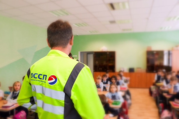 Сотрудники ГИБДД ЗелАО провели занятие для школьников