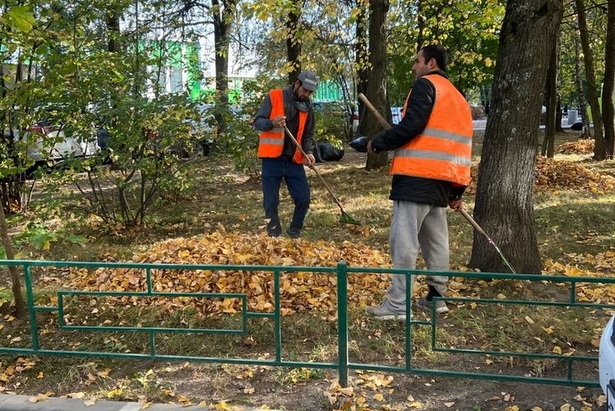 Осеннее благоустройство в  Старом Крюково идет полным ходом