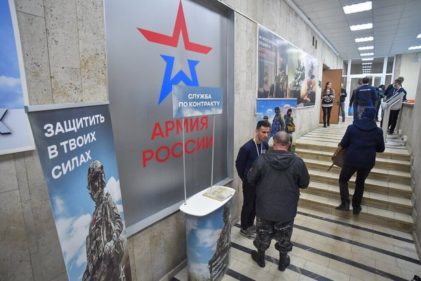 Владимир Соловьев пообщался с посетителями столичного пункта отбора на военную службу по контракту