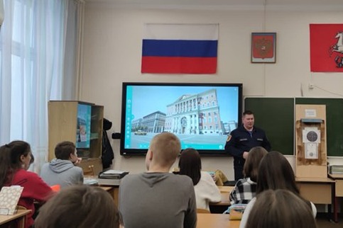 Старшеклассники школы в Старом Крюково познакомились с основами пожарной безопасности