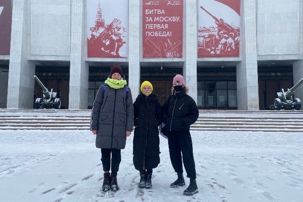 Волонтеры школы №853 принимают участие в проведении новогодних праздников для детей