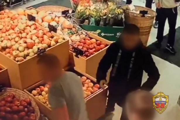Посетитель магазина попал на больничную койку после драки с охранником