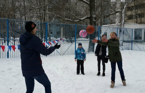 «Славяне» провели в районе Старое Крюково зимние забавы