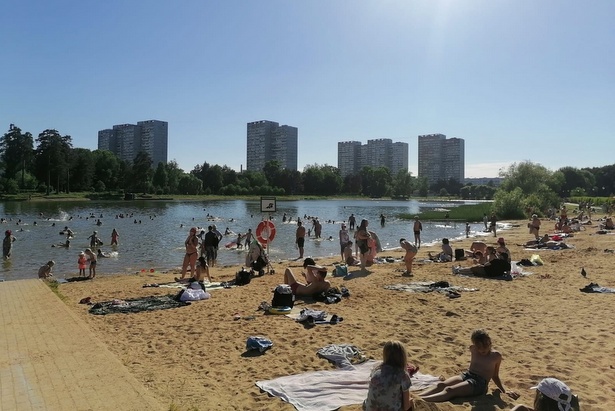 На водоеме в 10-м микрорайоне спасли подростка