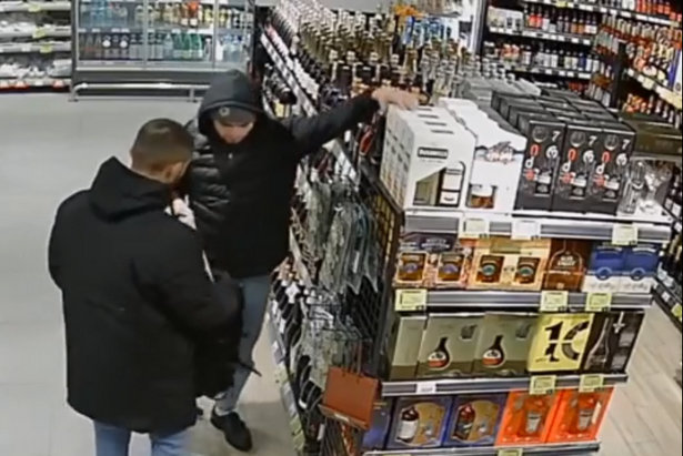 Из магазина в Старом Крюково украли алкоголь на сумму более 14 тысяч рублей