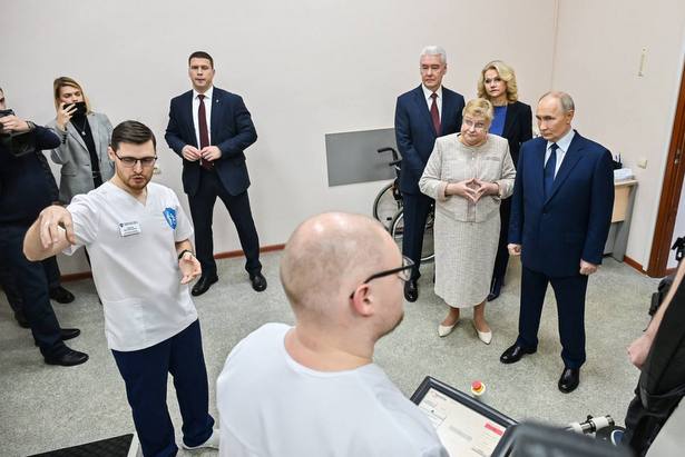 Путин и Собянин посетили центр реабилитации инвалидов им. Л.И. Швецовой