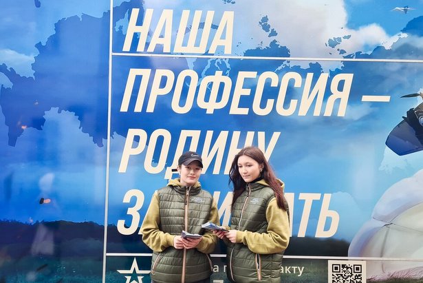Волонтеры: Деталями прохождения контрактной службы в войсках чаще интересуется молодежь