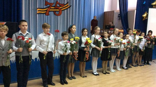 Ветеранов Старого Крюково чествовали песнями и подарками
