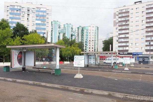 На Крюковской площади вместо парковки появился островок с остановками