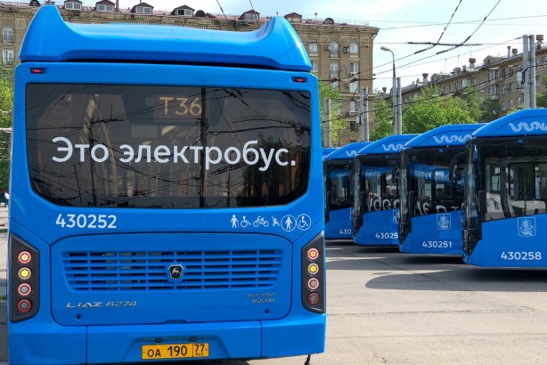 Депутат Мосгордумы Олег Артемьев отметил необходимость увеличения столичного парка электробусов