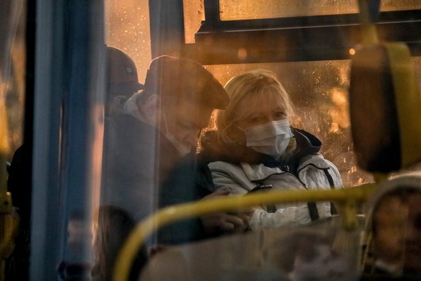 В Москве после нерабочих дней продолжат действовать меры профилактики COVID-19