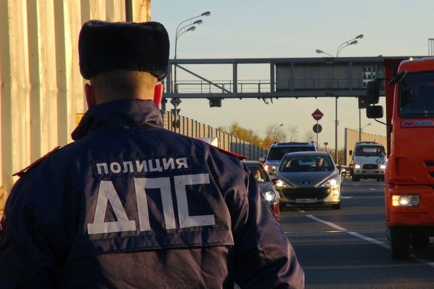 Водитель стал фигурантом уголовного дела за попытку дачи взятки автоинспектору