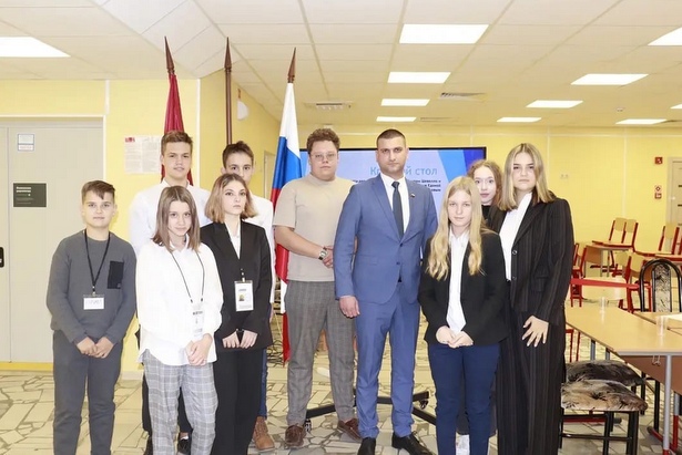 Воспитанники ДТДиМ провели круглый стол с депутатом и руководителем Зеленоградского отделения партии "Молодая Гвардия"
