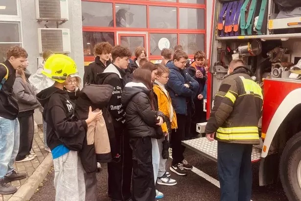 Старшеклассники школы №1528 познакомились с профессией пожарного