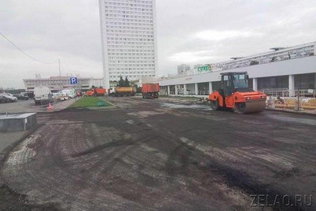 На Центральной площади и двух улицах Зеленограда обновляют асфальт
