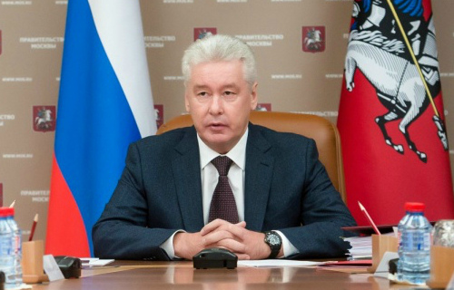 Собянин наградил лауреатов московской городской премии "Крылья аиста"