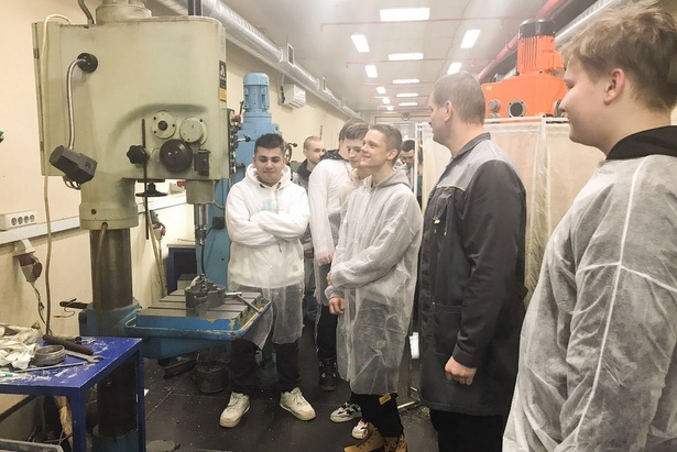 Студенты Политехнического колледжа знакомятся с профессиями на предприятиях Зеленограда