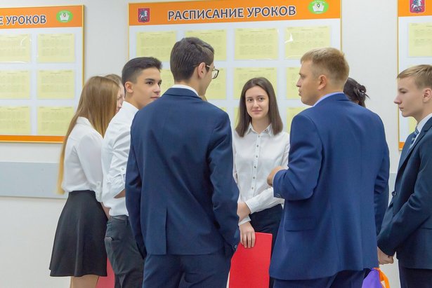 Десять выпускников школы 853 получили по сто баллов на ЕГЭ