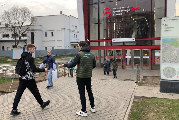 Волонтеры отмечают интерес москвичей к материалам о военной службе по контракту