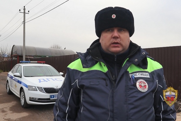 Сотрудники ГИБДД помогли спасти жизнь маленькому ребенку