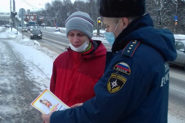 Зеленоградские огнеборцы проводят профилактическую акцию «Предотвращая пожары»