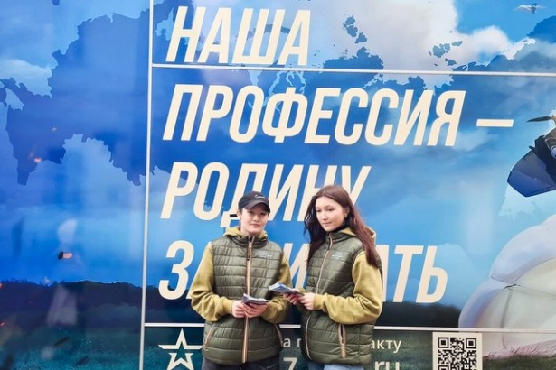 Волонтеры отмечают интерес к информации о возможности службы по контракту у молодёжи 20-30 лет