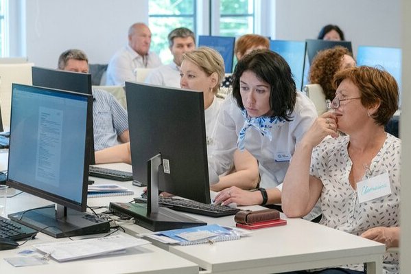 Сенатор Святенко: Курсы подготовки к участию в грантовых программах повысят качество социальных проектов