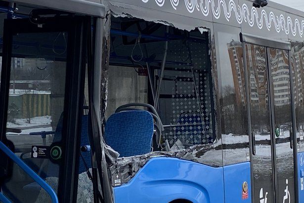 Дебошир, повредивший двери автобуса и напавший на водителя, предстанет перед судом