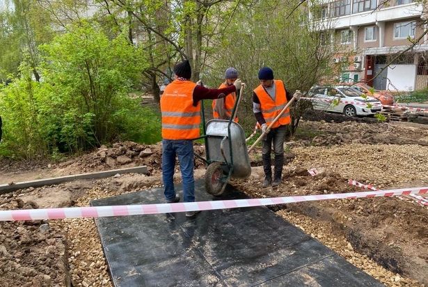 В четырёх дворах района Старое Крюково завершаются работы по замене асфальтобетонного покрытия