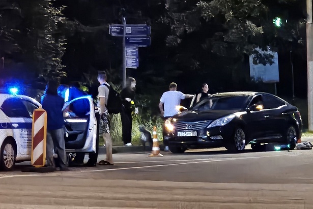 Водитель электросамоката попал на больничную койку после столкновения с автомобилем