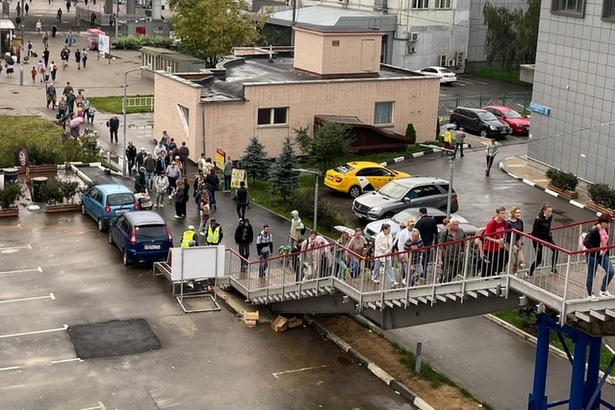 На станции Крюково организованы регулярные рейды, направленные на выявление и пресечение несанкционированной торговли