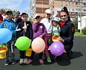 Сотрудники УВД Зеленограда поздравили воспитанников семейного центра с Днём защиты детей