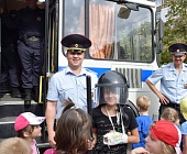 В преддверии профессионального праздника полицейские ППС пообщались с детьми