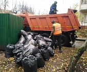 В минувшую субботу дворовые территории района Старое Крюково промыли моющим средством