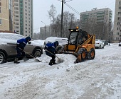В минувшие выходные в Старом Крюкове устраняли последствия снегопада